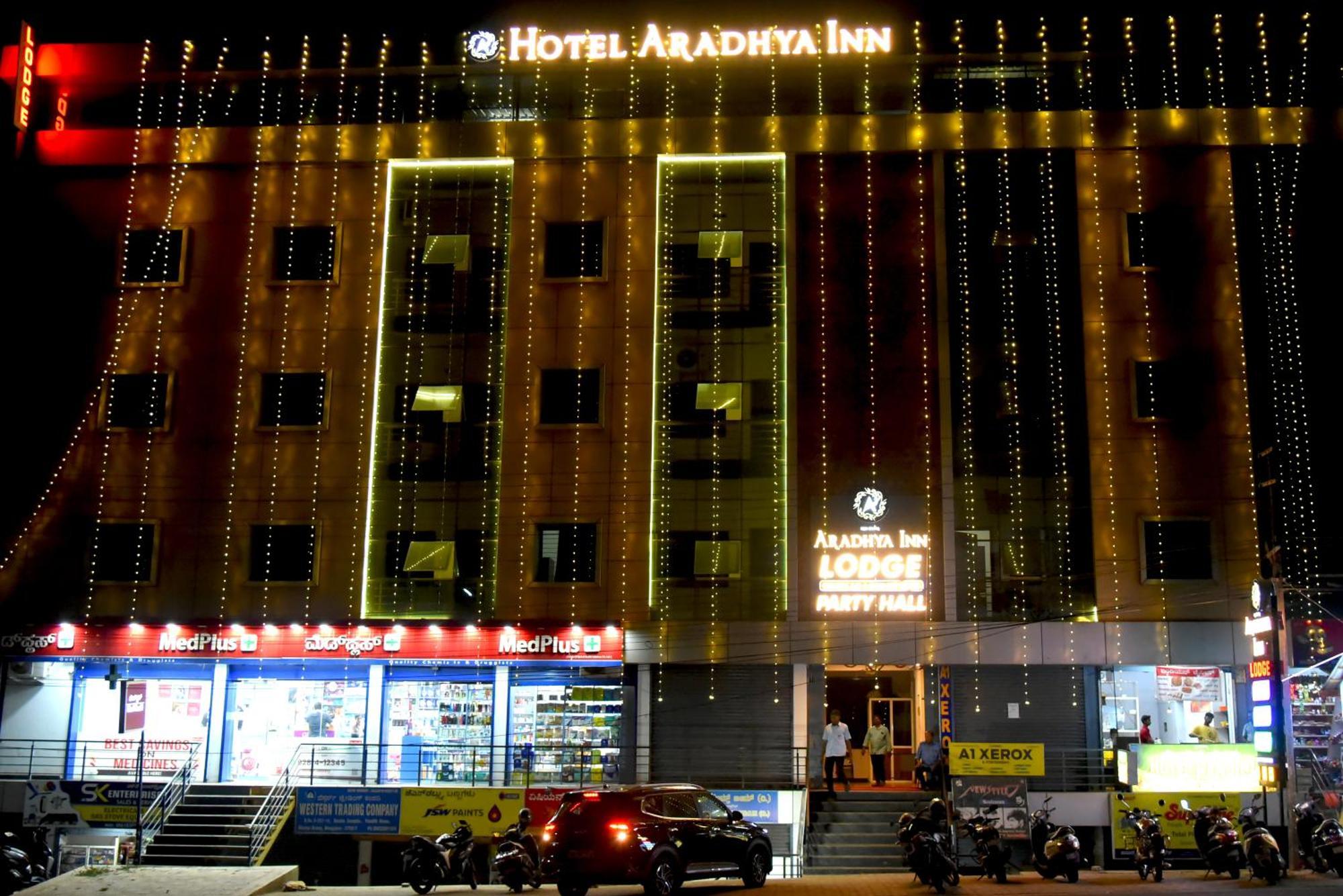 Hotel Aradhya Inn Deralakatte 门格洛尔 外观 照片